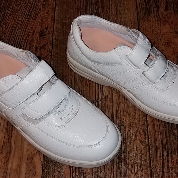 Womens size 7 Wide Dr. COMFORT shoes - Picture 2 of 7
